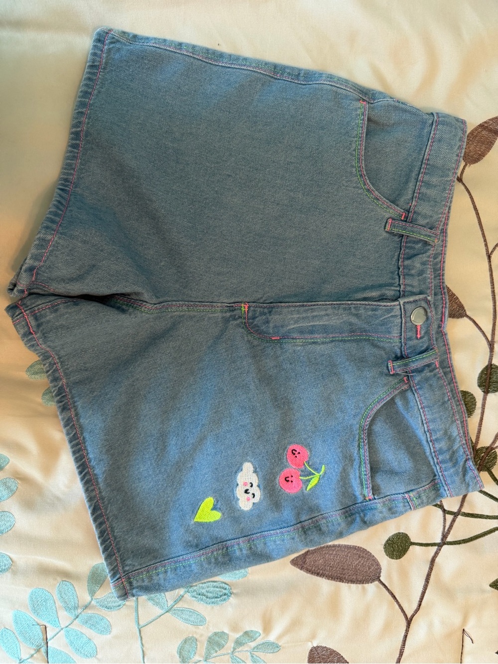 365 KIDS From Garanimals Embroidered Light Wash Denim Shorts Pink Stitch Size 10